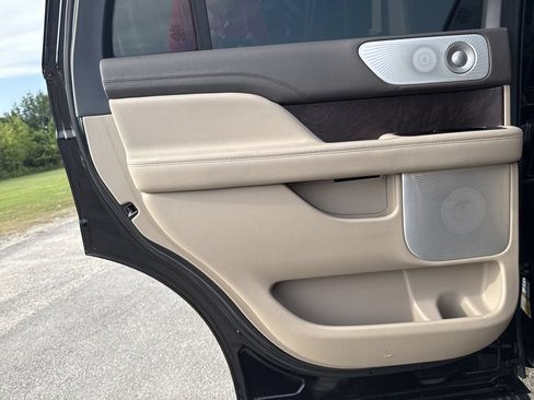 Used 2022 Lincoln Navigator Reserve AWD/4WD image 24
