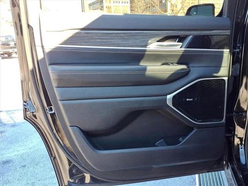 Used 2022 Jeep Wagoneer Series III w/ Premium Group I image 29