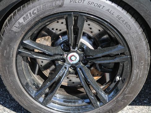 Used 2022 BMW M5 image 11