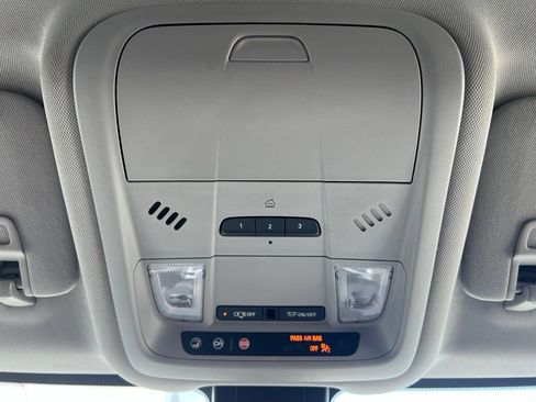Used 2021 Chevrolet Equinox LT FWD image 16