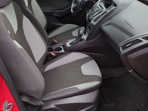 Used 2014 Ford Focus SE w/ SE Sport Package image 21