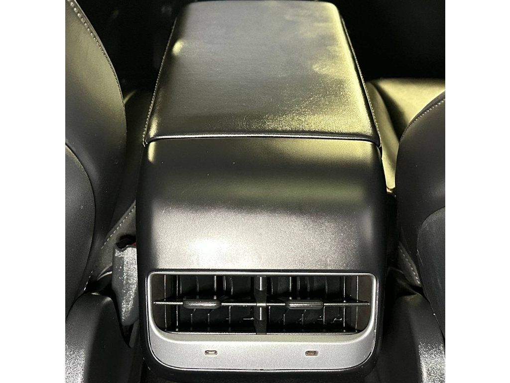 Used 2021 Tesla Model Y Long Range AWD/4WD image 38