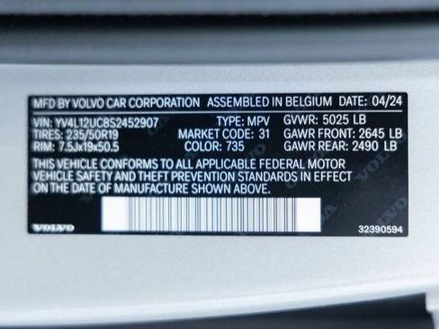 New 2025 Volvo XC40 B5 Plus AWD/4WD image 25