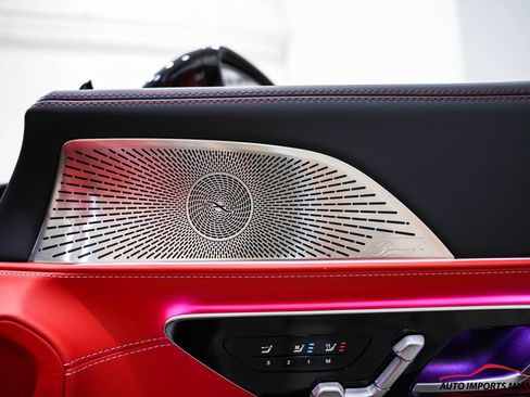 Used 2022 Mercedes-Benz SL 55 AMG 4MATIC w/ Driver Assistance Package image 64