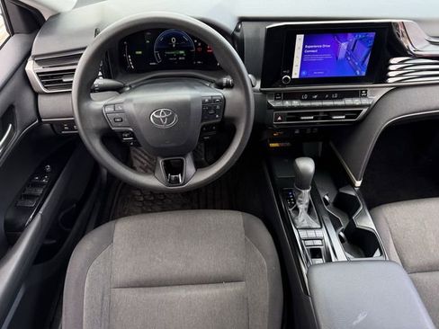 Used 2025 Toyota Camry LE image 12