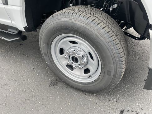 New 2026 Ford F350 XL w/ XL Chrome Package image 3