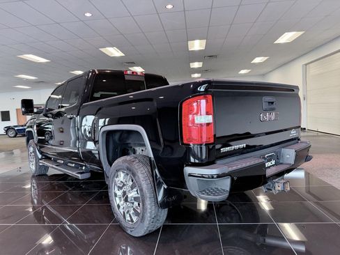 Used 2018 GMC Sierra 2500 Denali w/ Duramax Plus Package AWD/4WD image 5