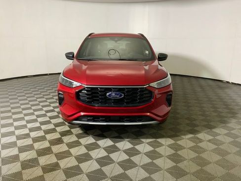 Used 2024 Ford Escape ST-Line w/ Cold Weather Package FWD image 4