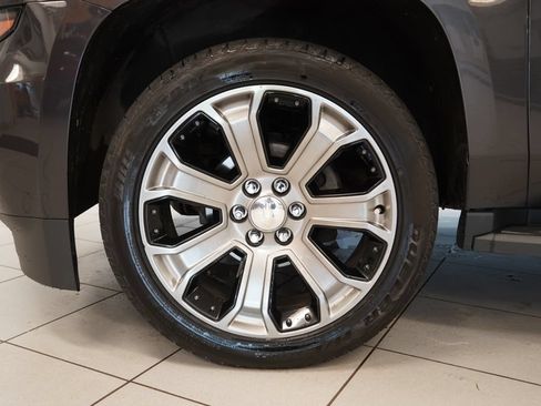 Used 2017 Chevrolet Tahoe LT w/ Luxury Package AWD/4WD image 19