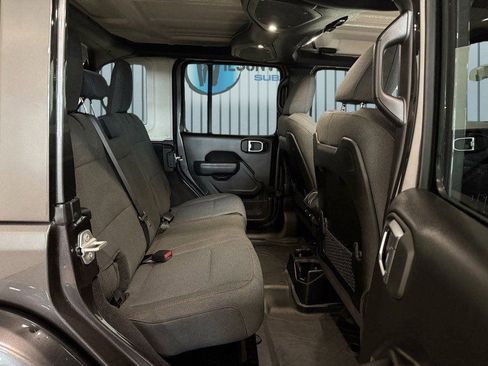 Used 2025 Jeep Wrangler Unlimited Rubicon image 7