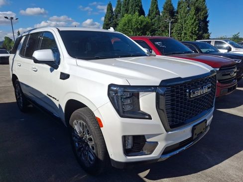 Used 2024 GMC Yukon Denali Ultimate AWD/4WD image 2