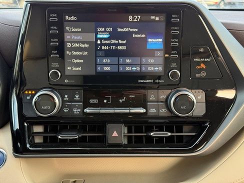 Used 2022 Toyota Highlander XLE image 16