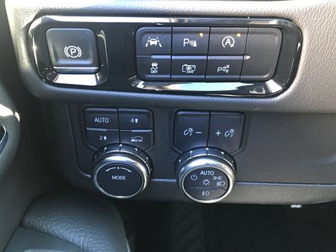 Certified 2025 GMC Yukon XL Denali image 21