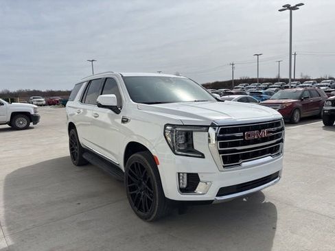 Used 2024 GMC Yukon SLT w/ SLT Luxury Package image 1