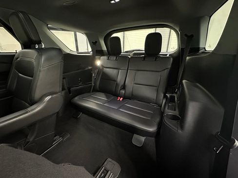 Used 2022 Ford Explorer XLT w/ Equipment Group 202A AWD/4WD image 19