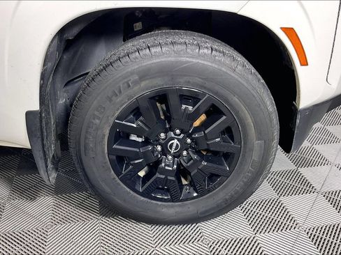 Used 2022 Nissan Frontier SV w/ Technology Package RWD image 12