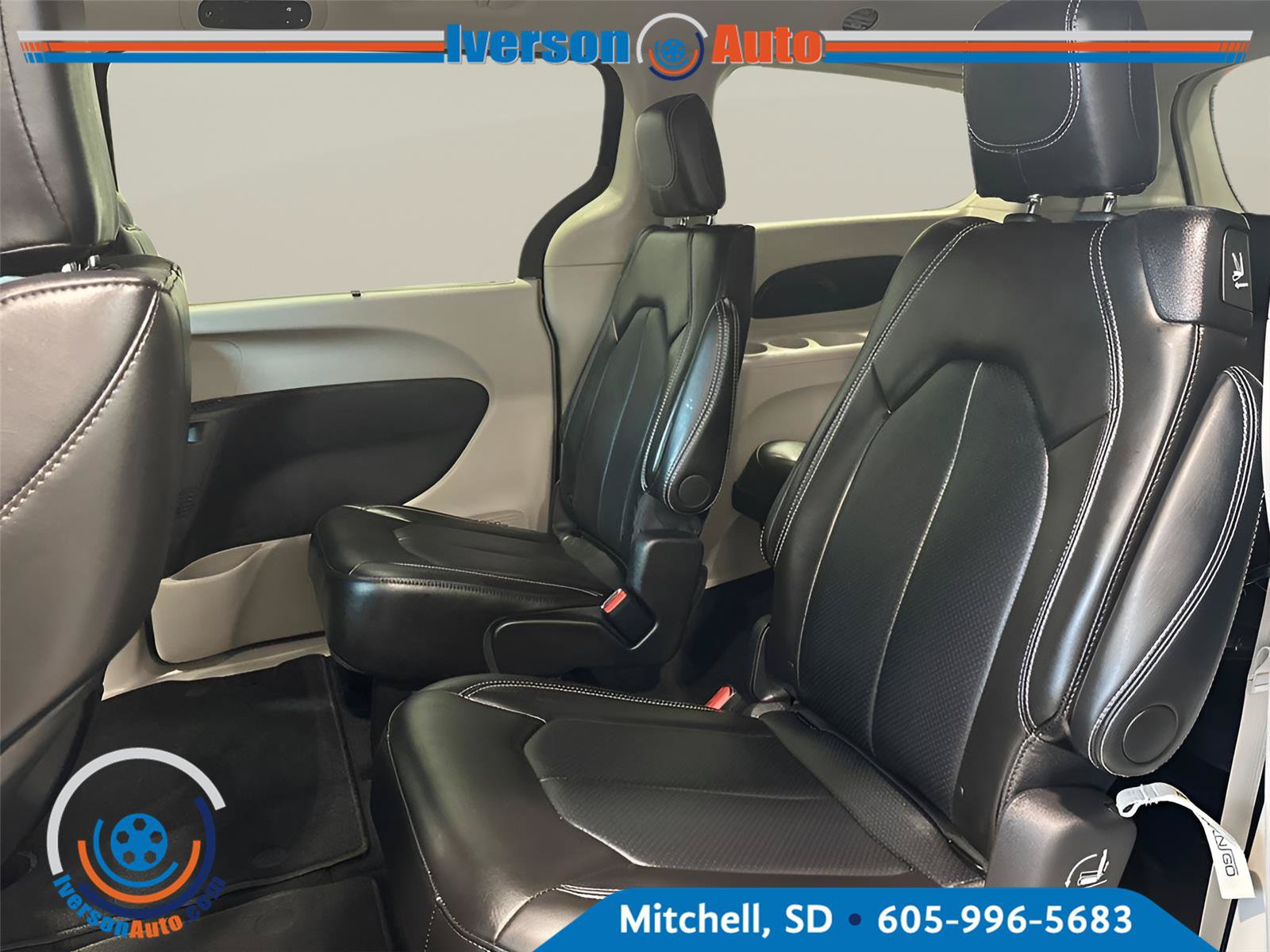 Used 2024 Chrysler Pacifica Touring-L AWD/4WD image 26