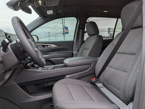 New 2026 Chevrolet Traverse LT w/ Sun and Wheel Package FWD image 14