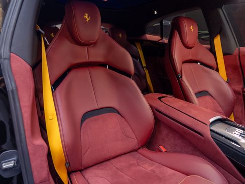 Used 2025 Ferrari Purosangue AWD/4WD image 30