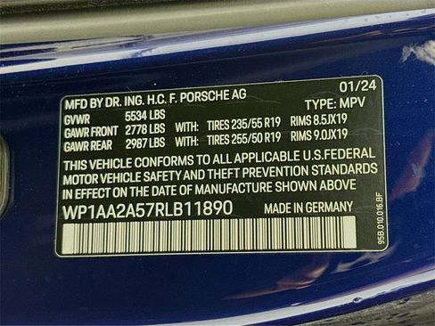 Used 2024 Porsche Macan image 33