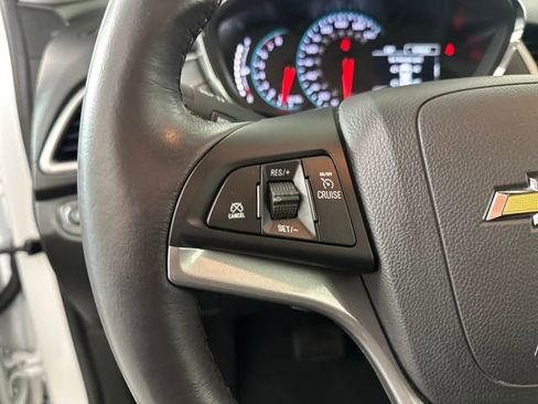 Used 2022 Chevrolet Trax LT w/ LT Convenience Package image 15