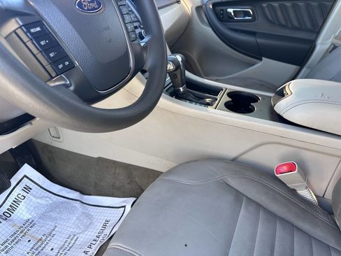 Used 2011 Ford Taurus SE image 3