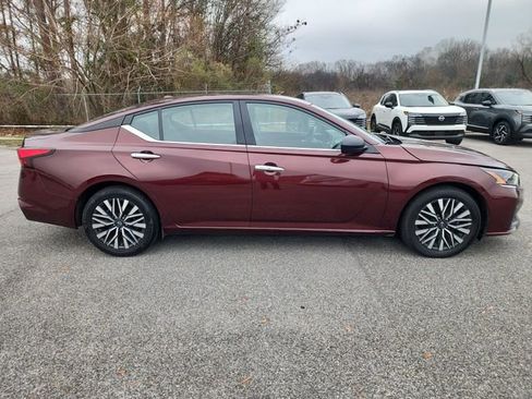 Used 2024 Nissan Altima 2.5 SV image 6