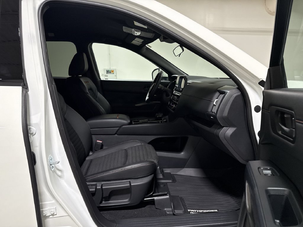 Used 2025 Nissan Pathfinder Rock Creek AWD/4WD image 21
