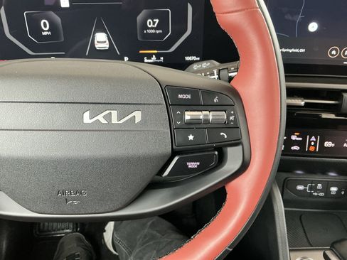 Used 2026 Kia Sportage SX image 13