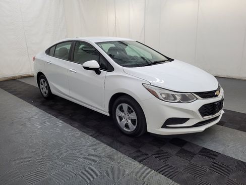 Used 2018 Chevrolet Cruze LS FWD image 11