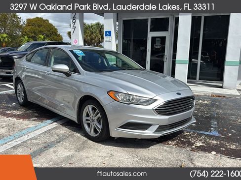 Used 2018 Ford Fusion SE image 3