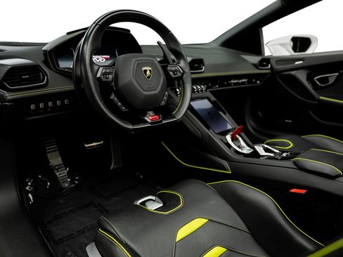 Used 2020 Lamborghini Huracan EVO RWD image 40