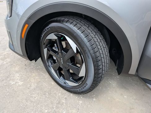 Certified 2025 Kia Sorento SX Prestige AWD/4WD image 40