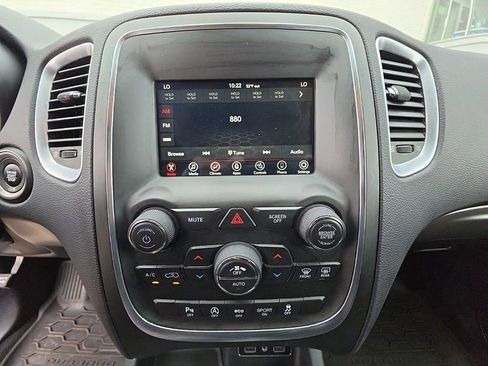 Used 2019 Dodge Durango SXT image 17