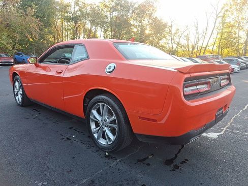 Used 2022 Dodge Challenger SXT image 4