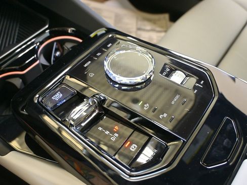 New 2024 BMW i5 eDrive40i w/ Executive Package image 25