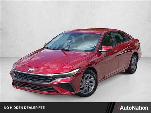 Used 2024 Hyundai Elantra SEL FWD image 1