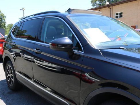 Used 2021 Volkswagen Tiguan SE w/ Panoramic Sunroof Package AWD/4WD image 3