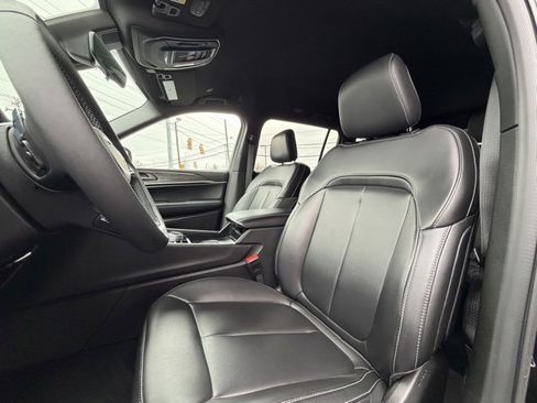 Used 2025 Jeep Grand Cherokee L Limited w/ Black Appearance Package image 10