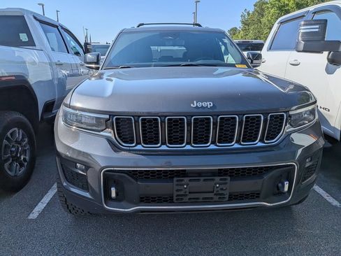 Used 2024 Jeep Grand Cherokee Overland w/ Luxury Tech Group IV AWD/4WD image 14