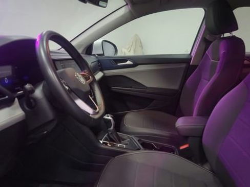 Used 2024 Volkswagen Taos SE image 15