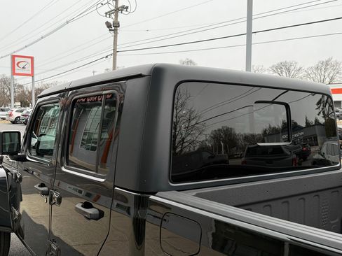 Used 2021 Jeep Gladiator Sport image 19