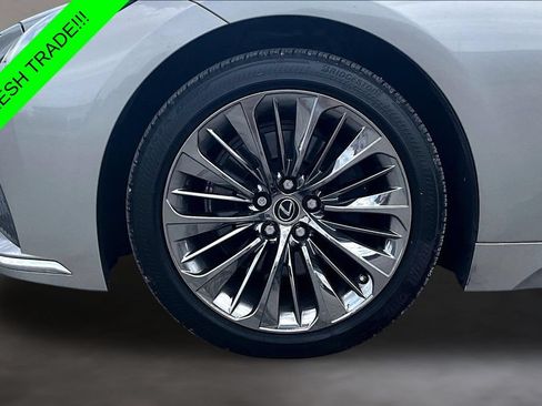 Used 2022 Lexus LS 500 w/ Accessory Package (Z2) RWD image 32