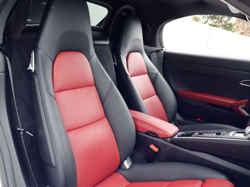 Certified 2022 Porsche 718 Boxster RWD image 24