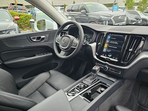 Used 2019 Volvo XC60 T6 Momentum w/ Premium Package AWD/4WD image 10