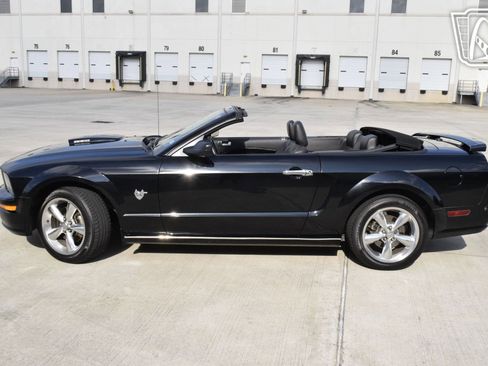 Used 2009 Ford Mustang GT image 3