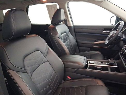 Used 2024 Nissan Pathfinder Platinum w/ Black Appearance Package image 14