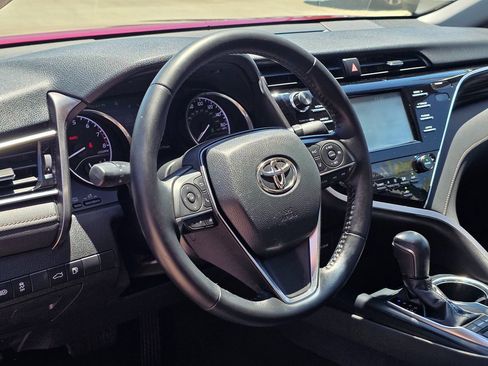 Used 2018 Toyota Camry XLE FWD image 19