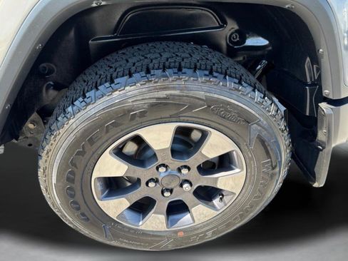 Used 2019 Jeep Wrangler Unlimited Sahara AWD/4WD image 35