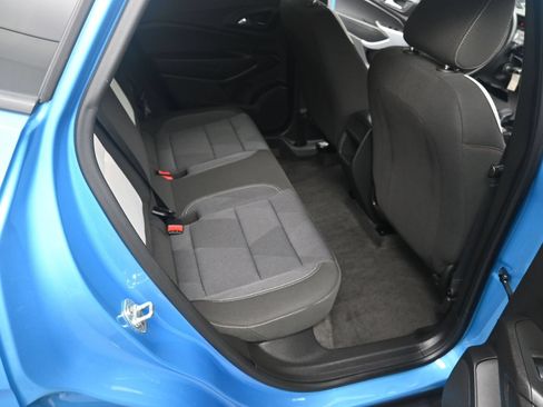 Used 2025 Chevrolet Trax RS w/ Sunroof Package FWD image 37